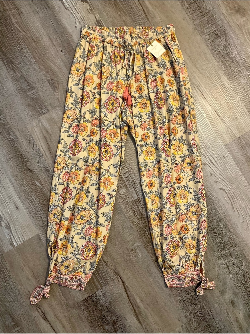 World Market Woman's Floral Pajama Pants Tie Cuffs Made In India Size L/XL